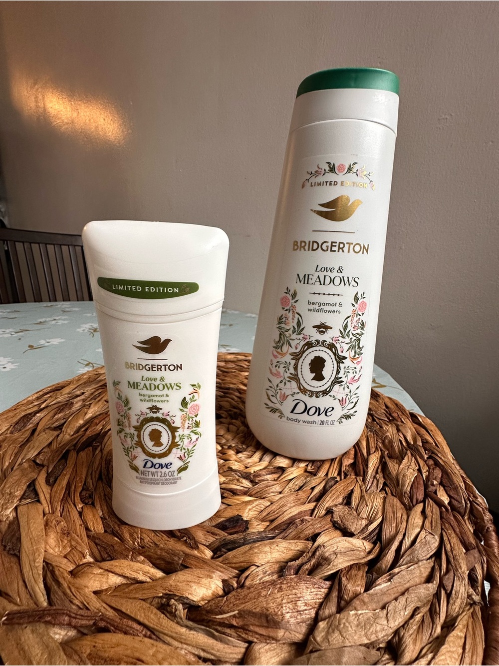Dove LIMITED EDITION BRIDGERTON COLLECTION Deodorant -Body wash